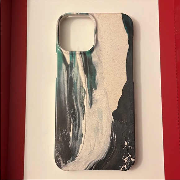 Plant-Based iPhone 13 Case - Picture 3 of 10